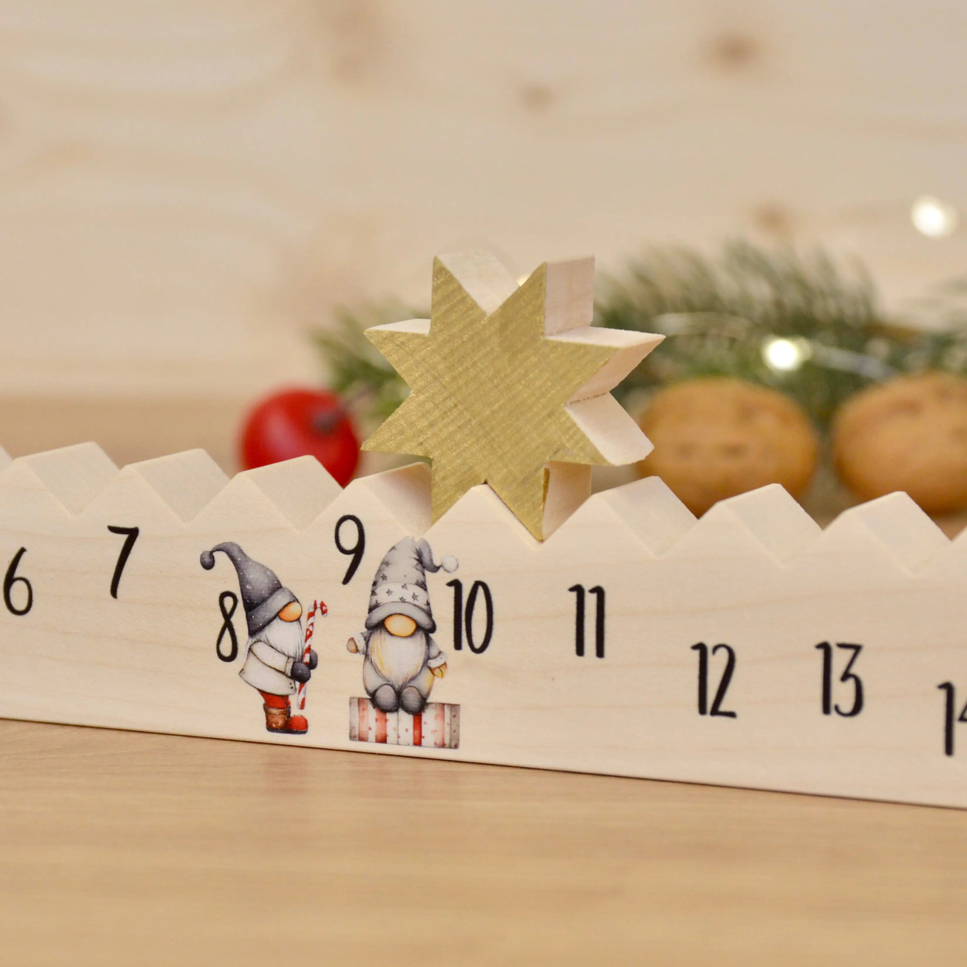 Adventskalender Holzleiste mit Stern | Wichtelmotive Kerzen fürs Leben