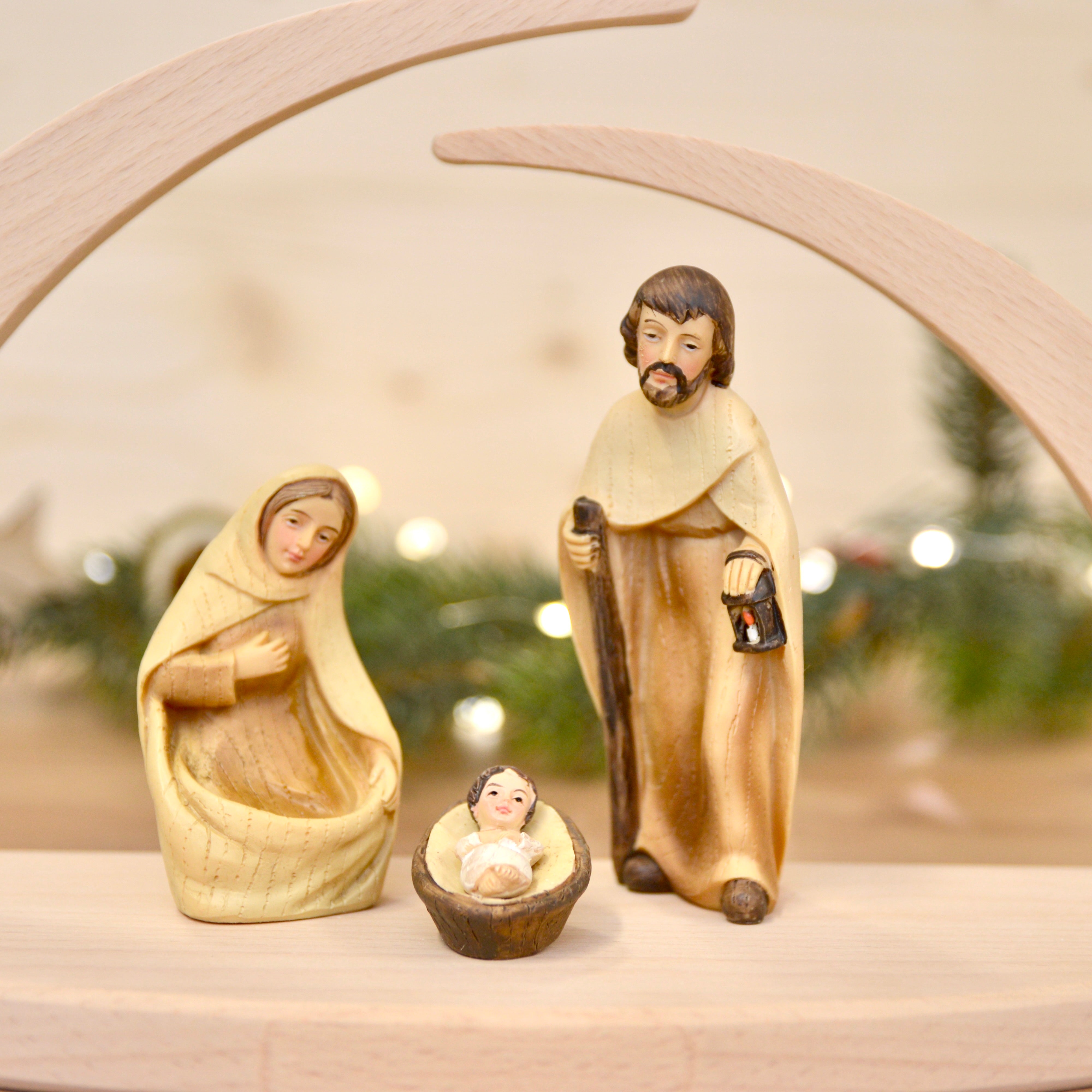 Zeitlose Weihnachtskrippe aus Buche