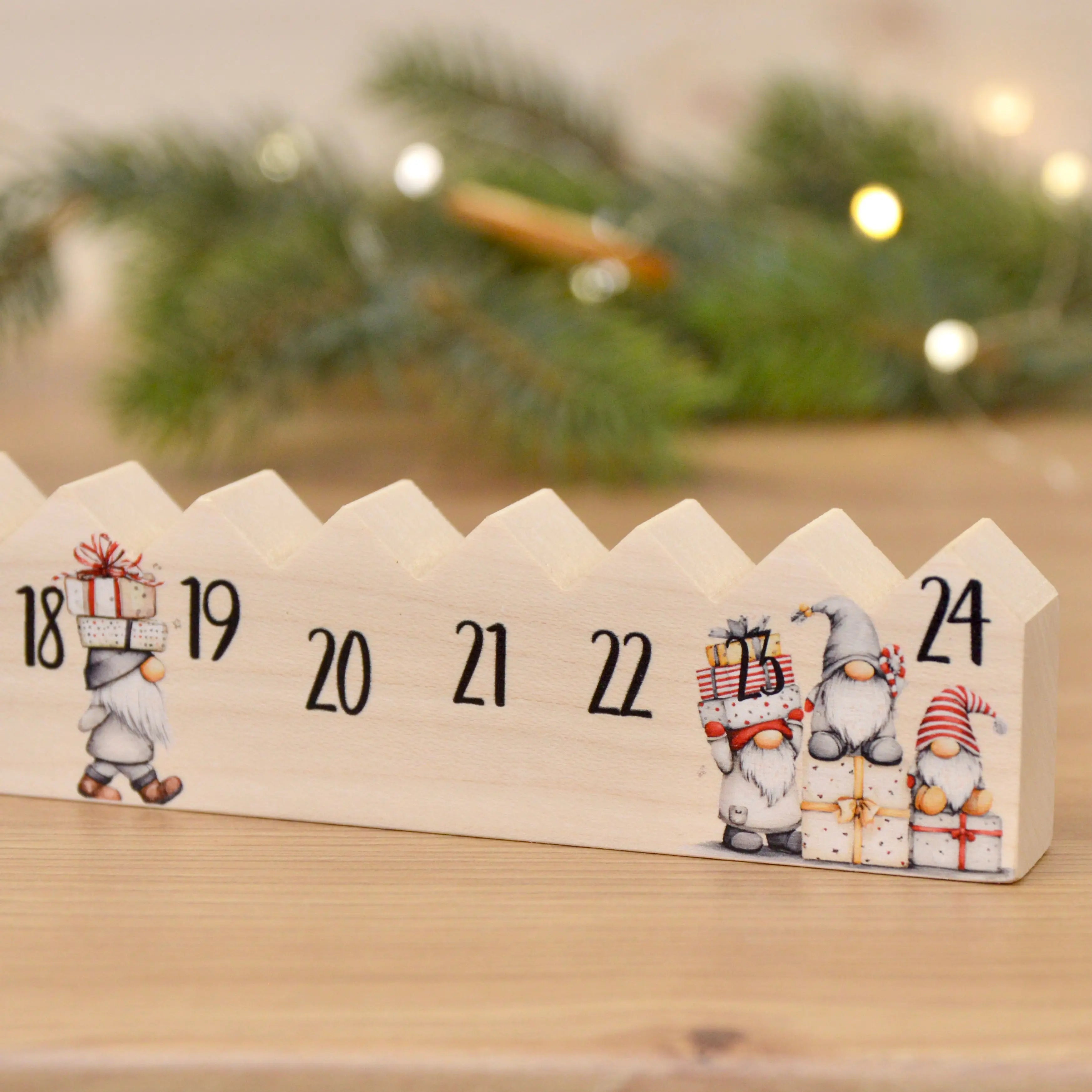 Adventskalender Holzleiste mit Stern | Wichtelmotive Kerzen fürs Leben