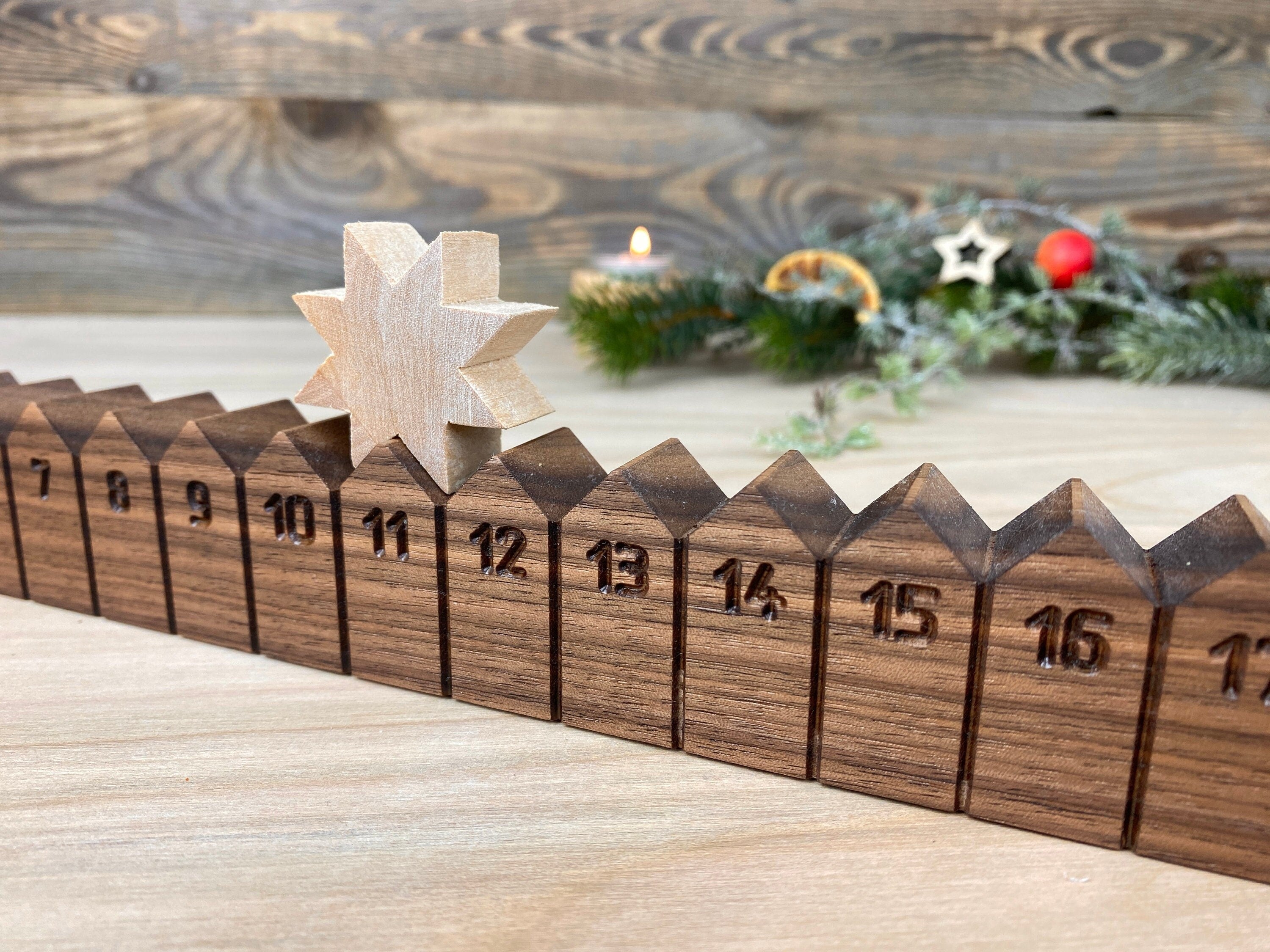 Adventskalender Holzleiste mit Stern graviert, Nussbaum