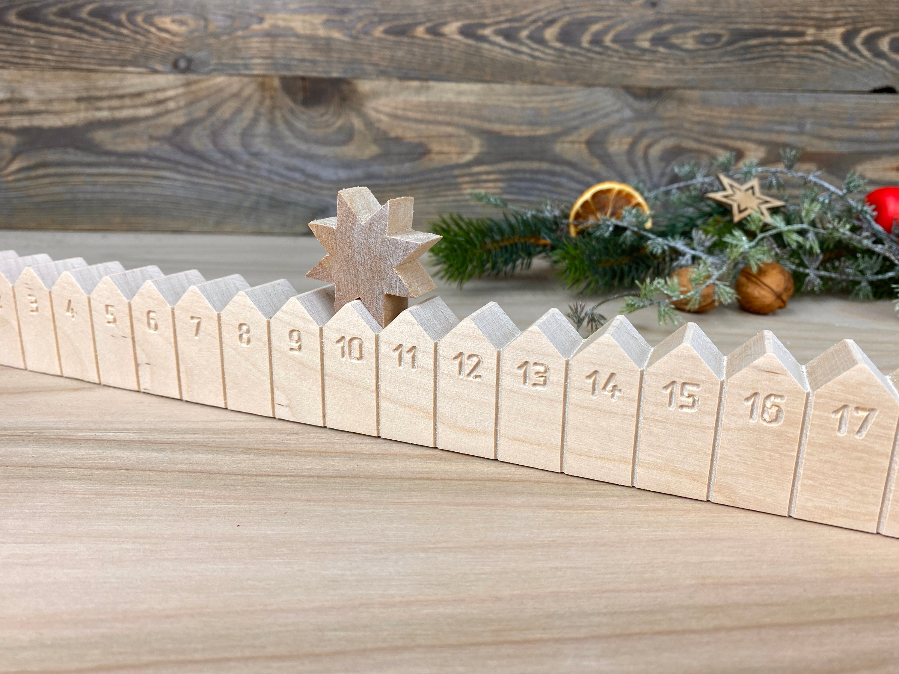 Adventskalender Holzleiste mit Stern graviert, Erle