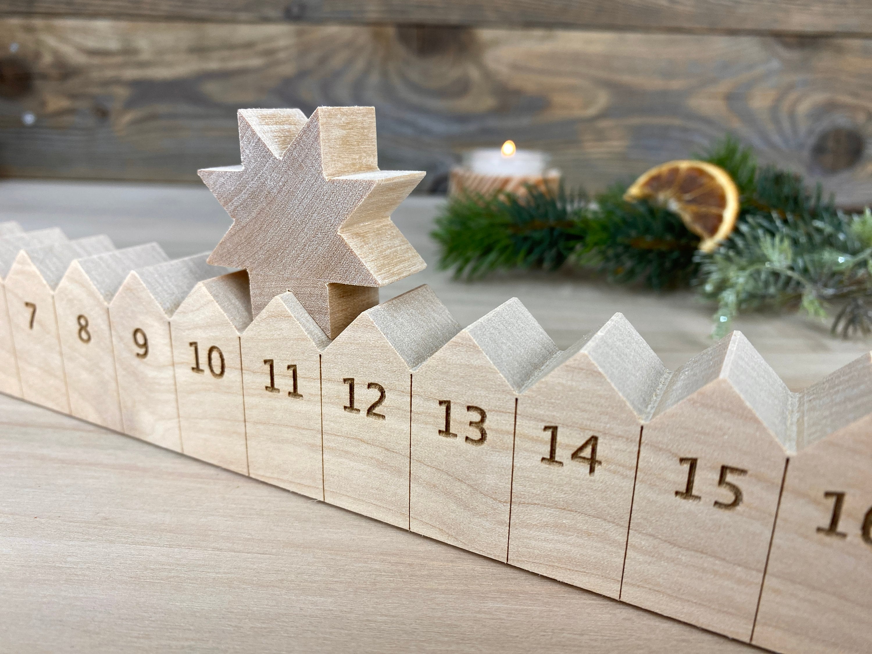 Adventskalender Holzleiste mit Stern mit Lasergravur, Erle