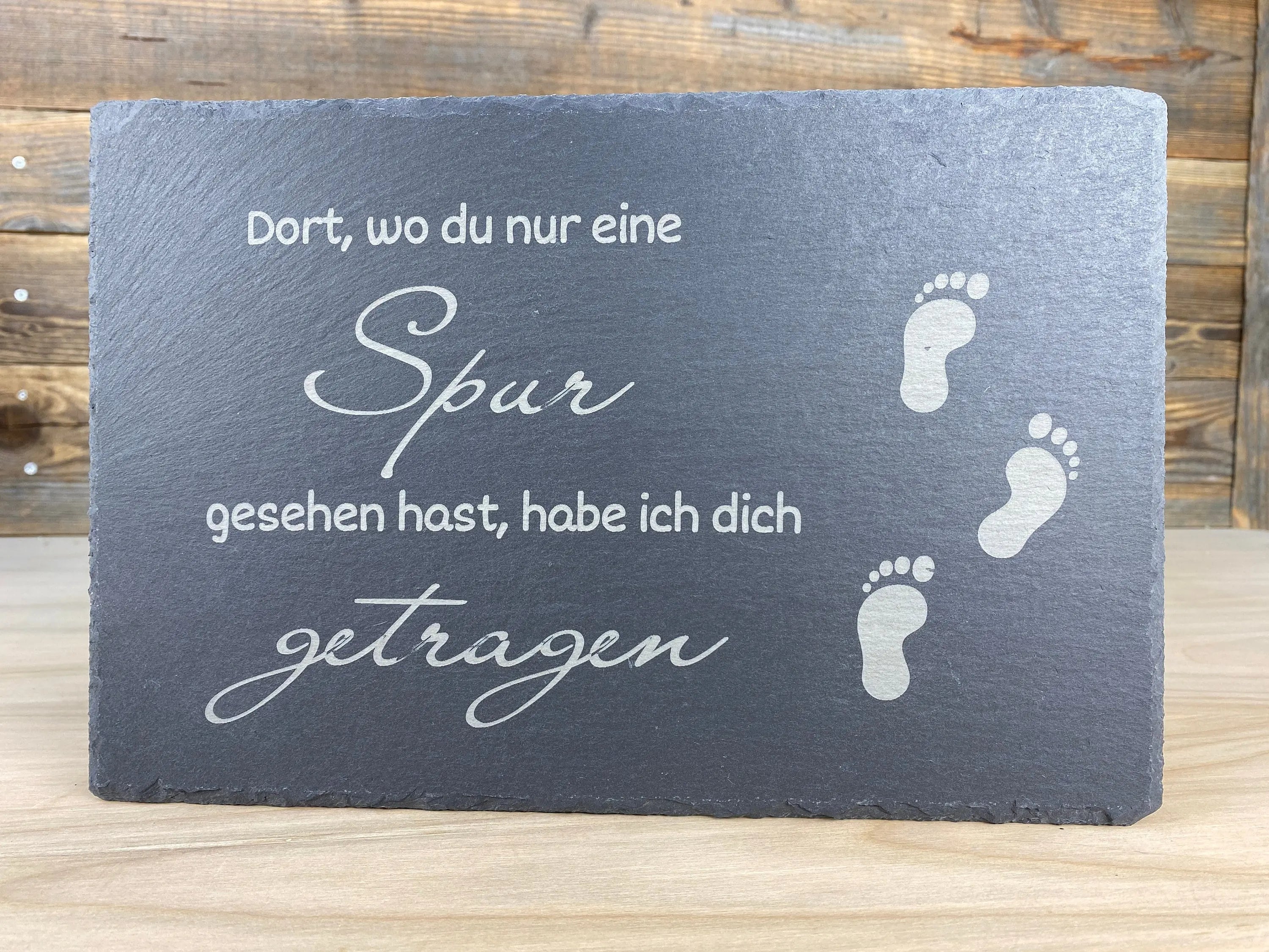 Spruchtafel "Spuren im Sand" aus Schiefer, graviert - für Innen und Außen - Spuren - Geschenk, Dekoration, Sprüche