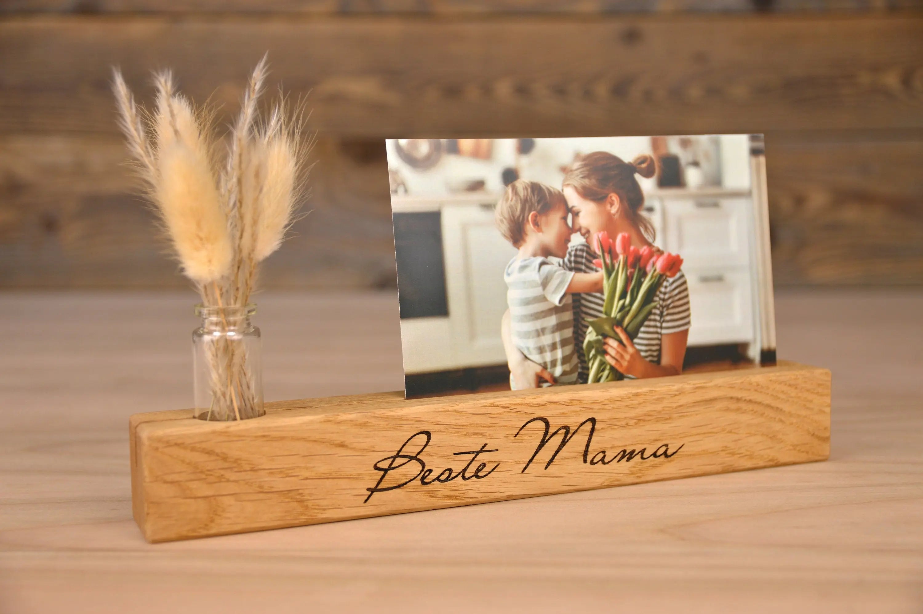 personalisierte Fotoleiste - aus Eichenholz mit Vase, Bilderleiste, Geschenk zum Muttertag, Muttertag, Kartenhalter, Kartenleiste
