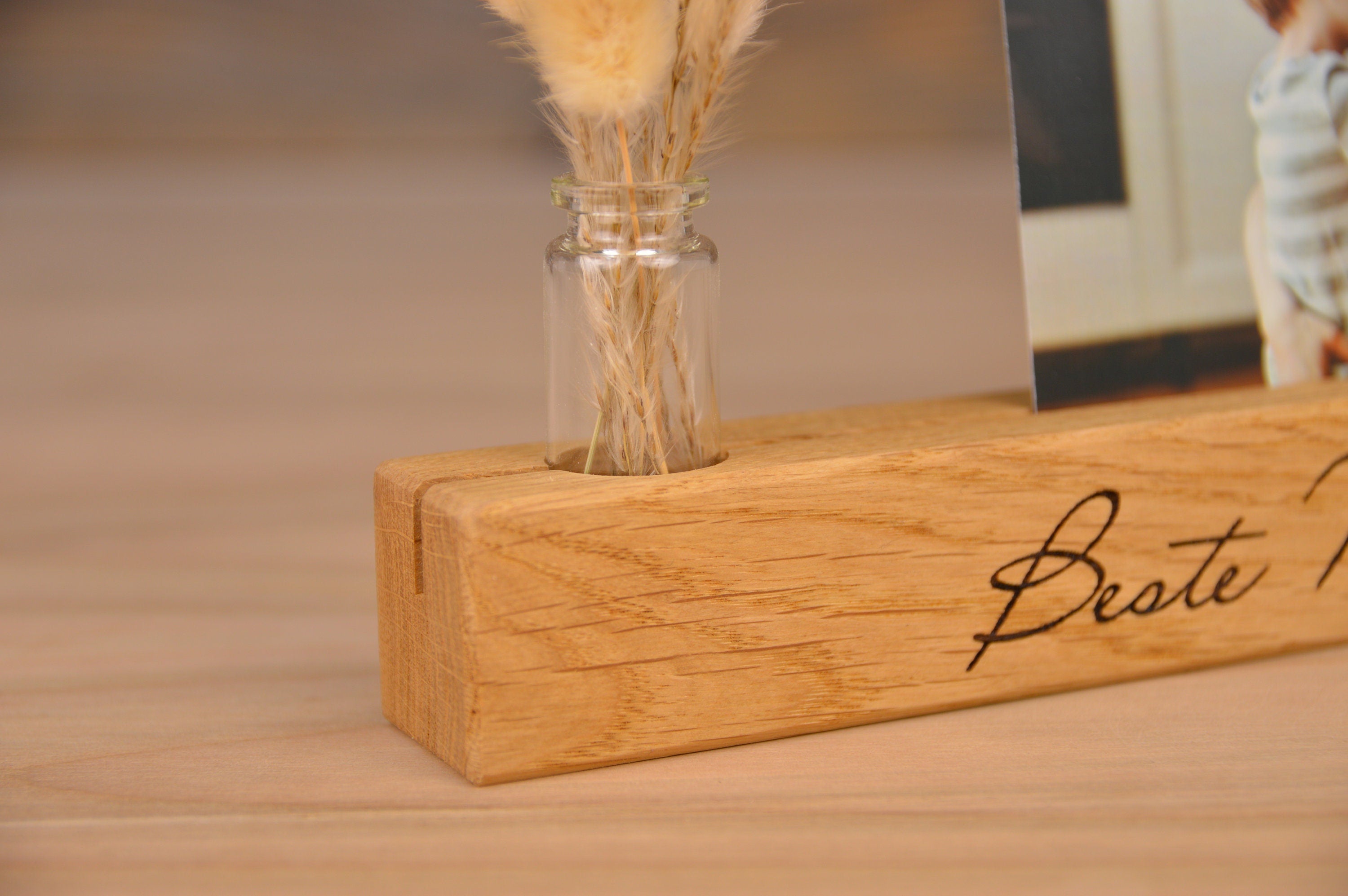 personalisierte Fotoleiste - aus Eichenholz mit Vase, Bilderleiste, Geschenk zum Muttertag, Muttertag, Kartenhalter, Kartenleiste