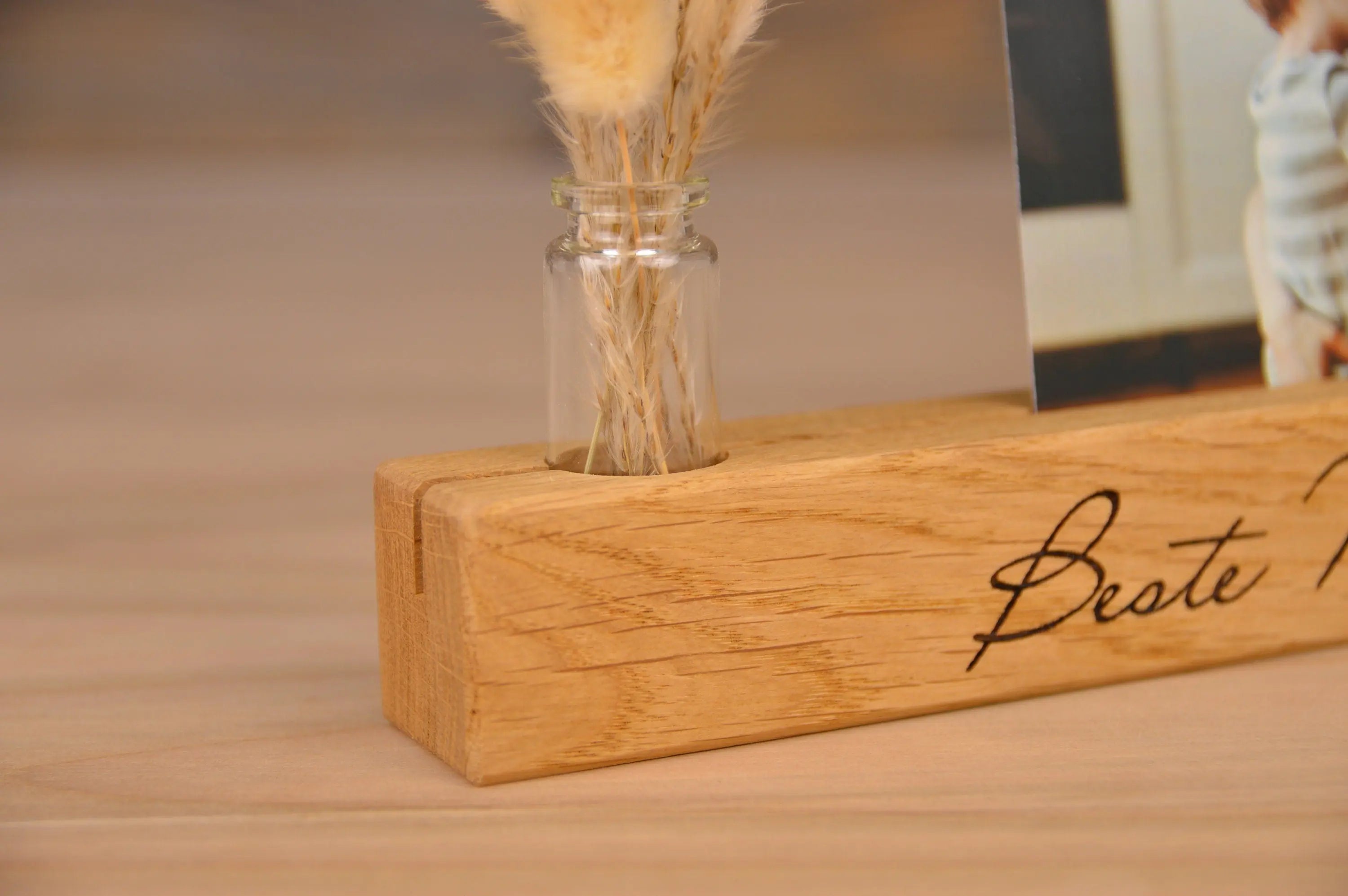 personalisierte Fotoleiste - aus Eichenholz mit Vase, Bilderleiste, Geschenk zum Muttertag, Muttertag, Kartenhalter, Kartenleiste
