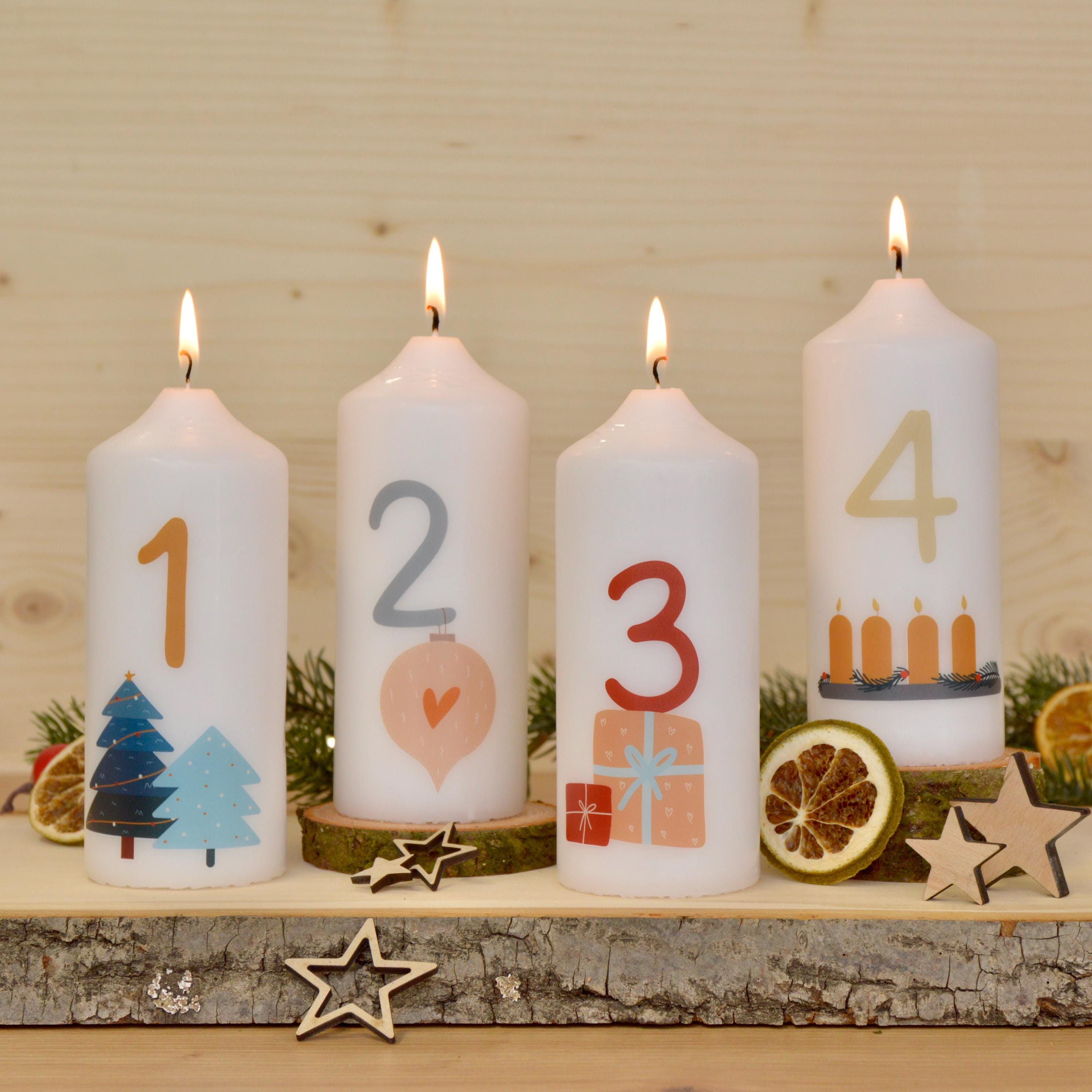 4 Adventskerzen mit modernen Weihnachtsmotiven – Schlichtes Kerzen Set für Adventskranz | Minimalistische Weihnachtsdeko | Handgemacht