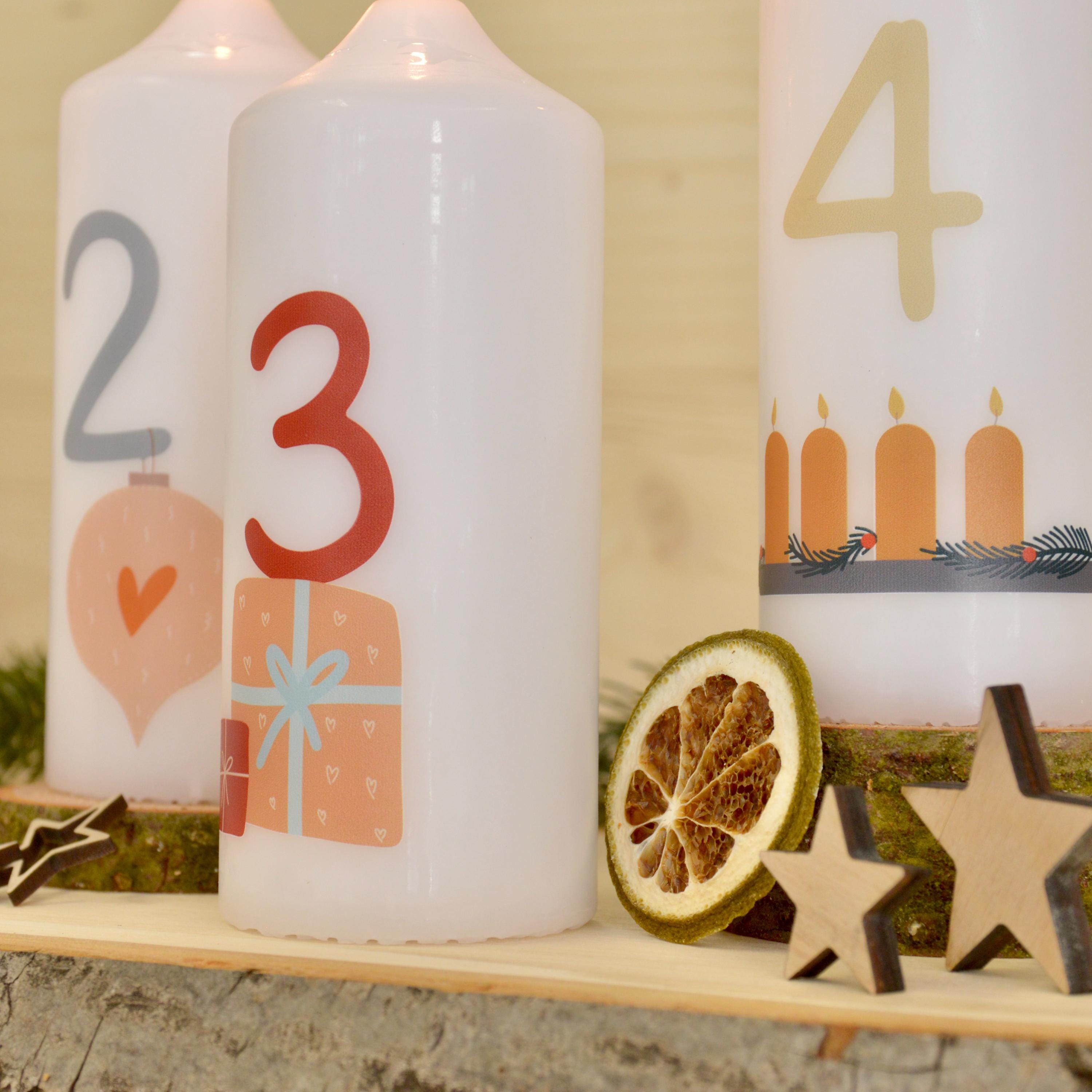 4 Adventskerzen mit modernen Weihnachtsmotiven – Schlichtes Kerzen Set für Adventskranz | Minimalistische Weihnachtsdeko | Handgemacht