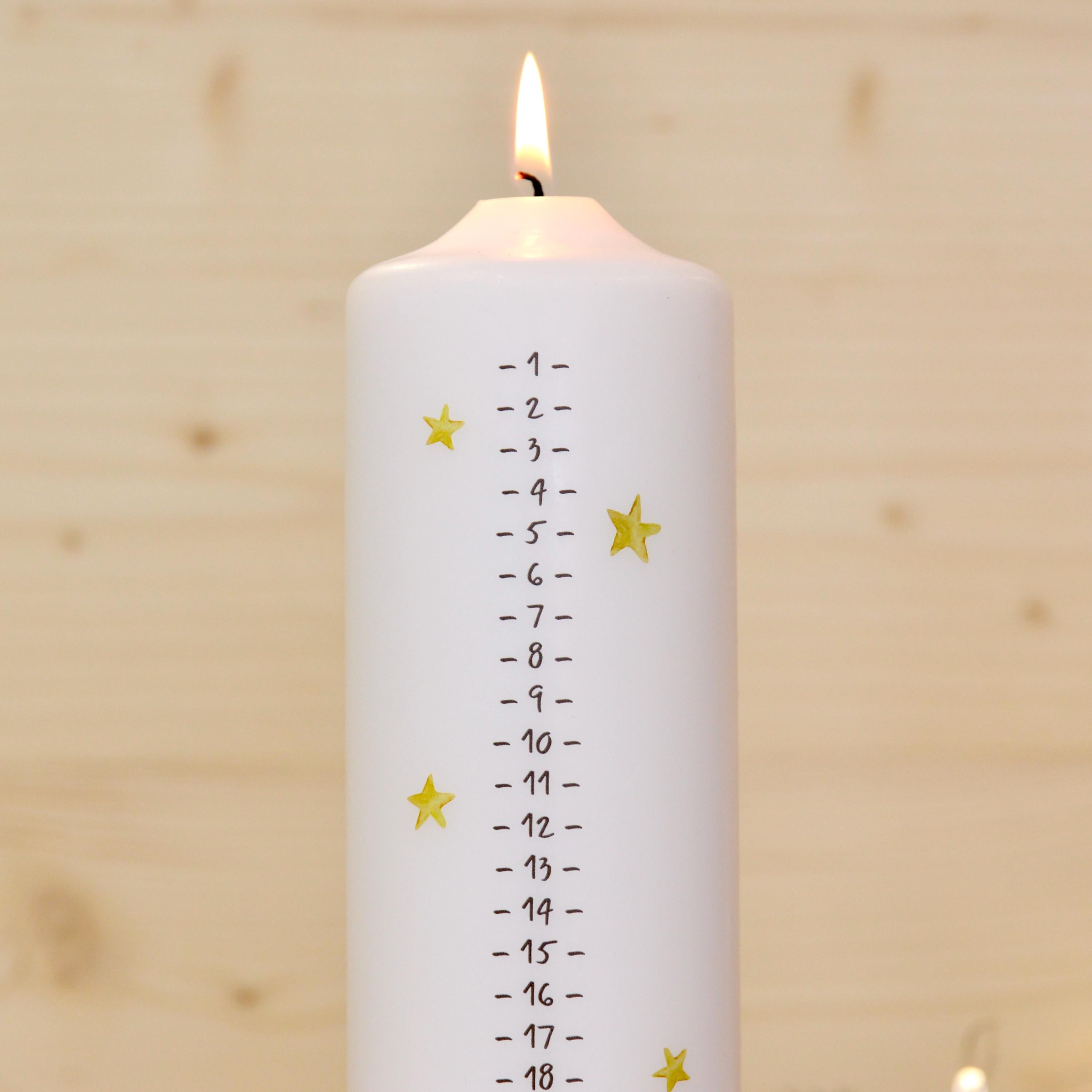 Adventskalender Kerze mit süßen Weihnachtswichteln – Wichtel Motiv – Adventskerze 1–24 – Geschenkidee Weihnachten – Skandinavische Deko