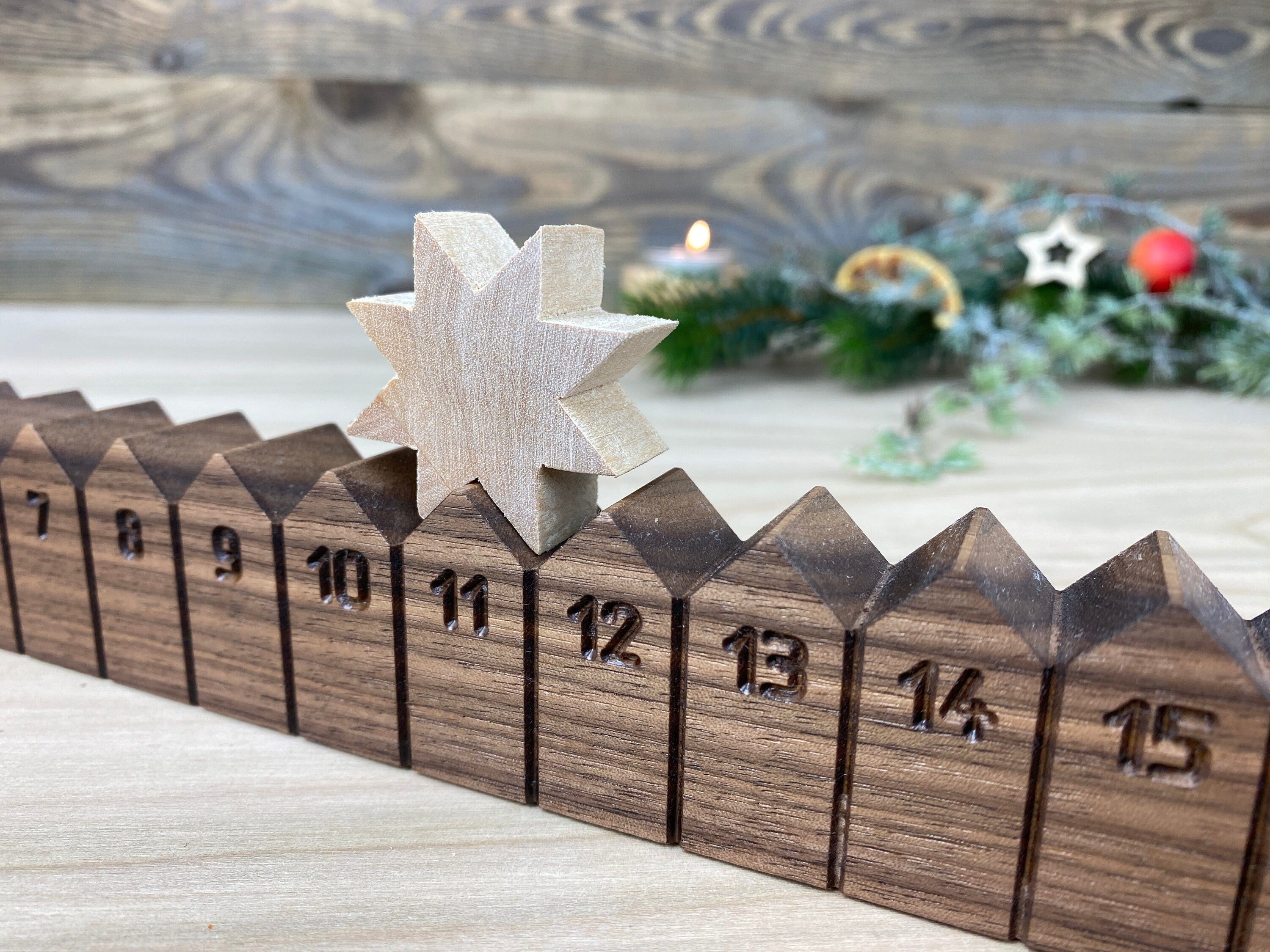 Adventskalender Holzleiste mit Stern graviert, Nussbaum