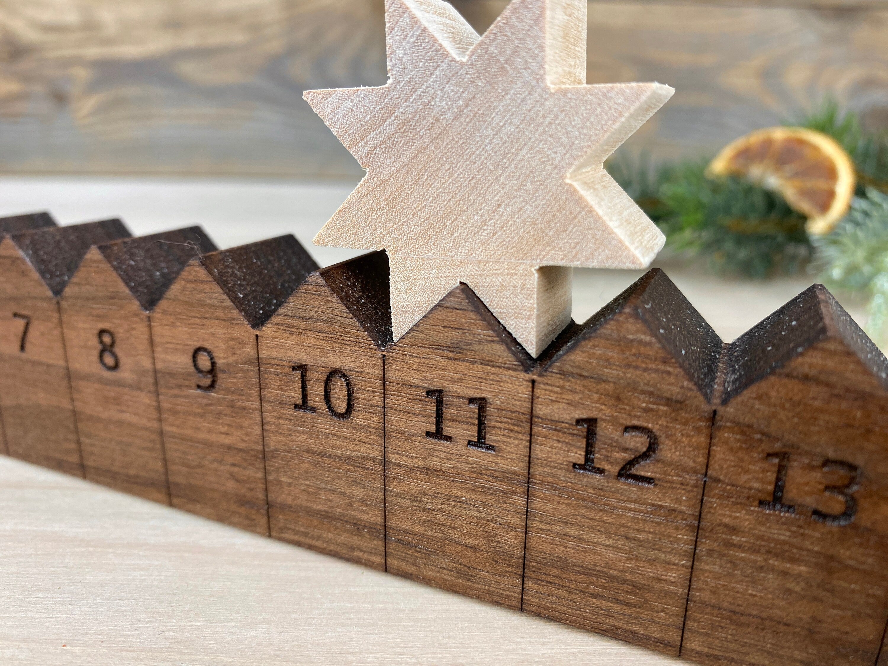 Adventskalender Holzleiste mit Stern mit Lasergravur, Nussbaum