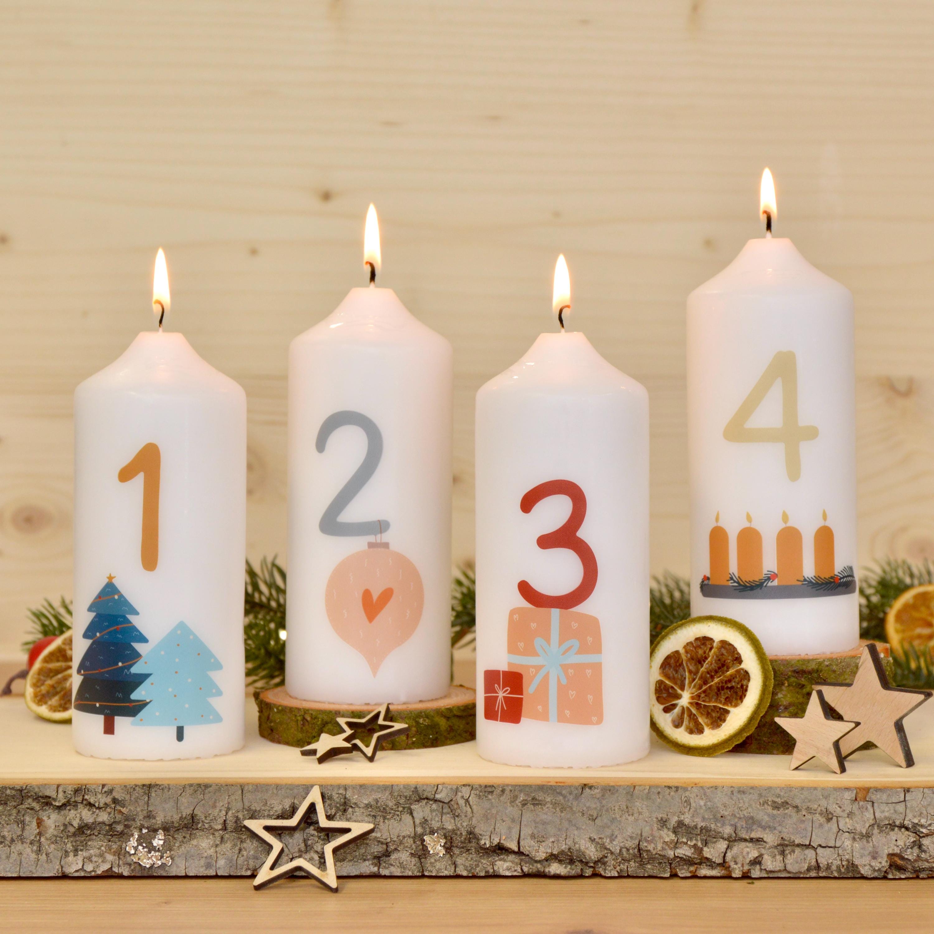 4 Adventskerzen mit modernen Weihnachtsmotiven – Schlichtes Kerzen Set für Adventskranz | Minimalistische Weihnachtsdeko | Handgemacht