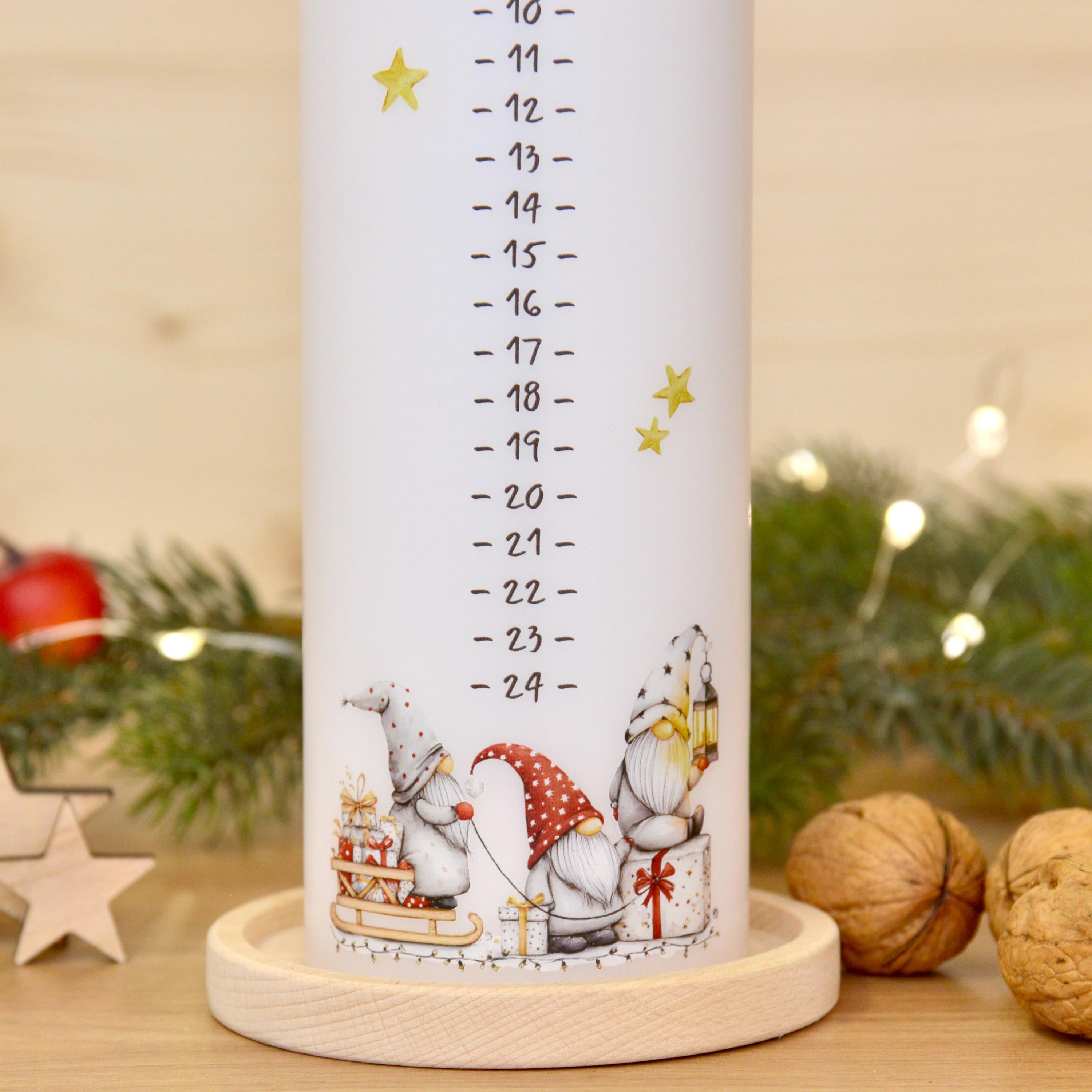 Adventskalender Kerze mit süßen Weihnachtswichteln – Wichtel Motiv – Adventskerze 1–24 – Geschenkidee Weihnachten – Skandinavische Deko