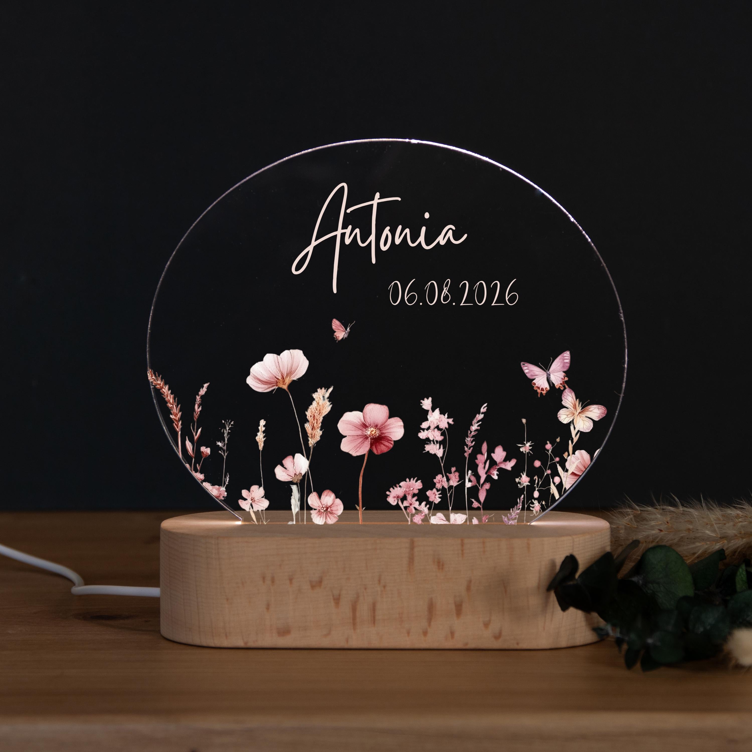Personalisierte Wildblumen LED-Nachtlampe mit Namen aus Acryl und Buchenholz fürs Kinderzimmer