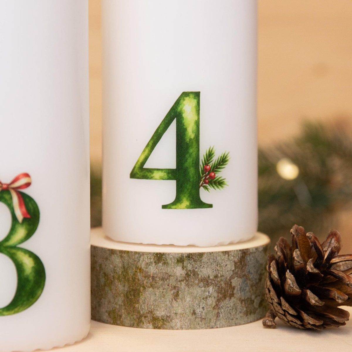 4 Adventskerzen mit weihnachtlichen Zahlen – Weihnachtskerzen Set für Adventskranz | Handgemacht | Weihnachtsdeko Deko | Geschenkidee