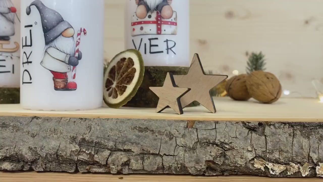 4 Adventskerzen mit süßen Wichtelmotiven – Weihnachtskerzen Set für Adventskranz | Handgemacht | Wichtel Deko | Geschenkidee Weihnachten